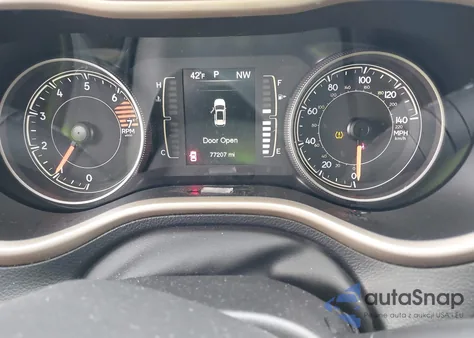 2018 Jeep Cherokee Latitude Fwd z USA, uszkodzony, nr VIN 1C4PJLCBXJD595427